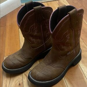 Justin Boots Brown leather Western Boots with Pink Trim and embroidered details